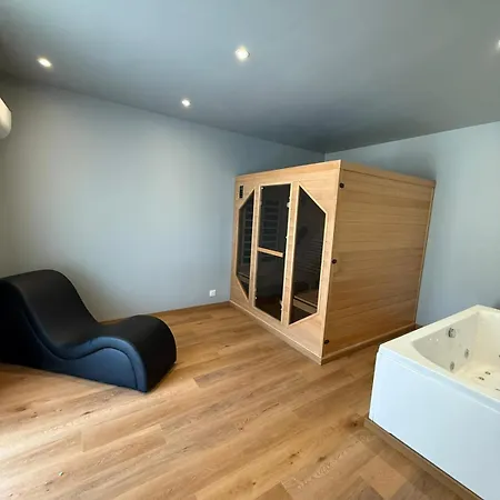Hotel Tulip & 3*